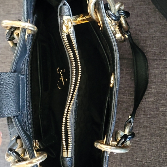 Michael Kors - Picture 2 of 4